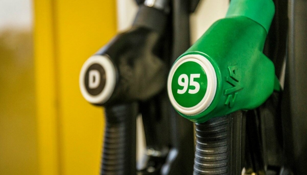 Бензин дешеветь не будет в России
