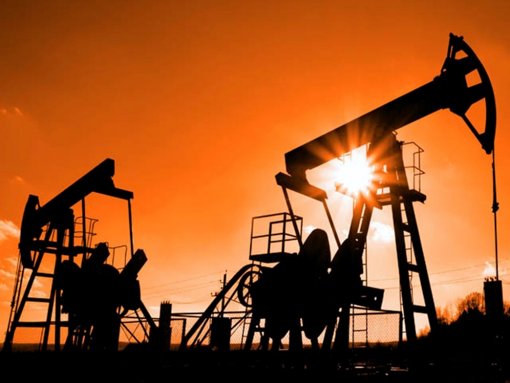 Нефть держится на запасах в США
