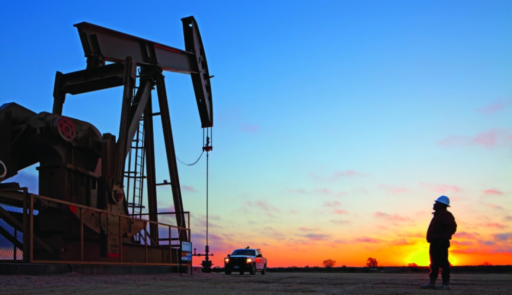 12 нефтекомпаний сократят добычу