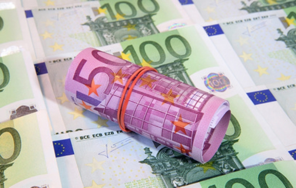 Евро выросло на бирже выше 90 рублей